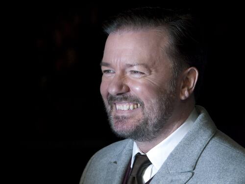 Ricky Gervais contro tutti. Destra e sinistra da ridere