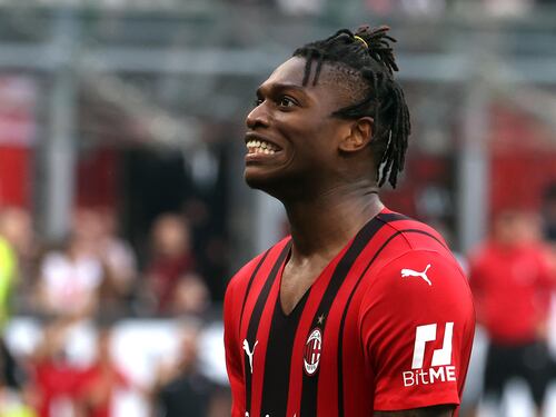 Il Milan chiude il cerchio battendo l'Atalanta. Prove di festa scudetto con la danza di Leao