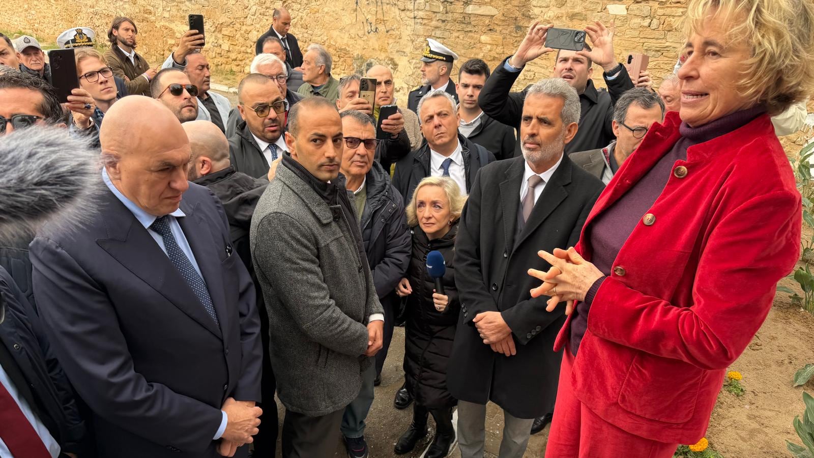 Crosetto ad Hammamet per l'omaggio a Craxi: "Onore a uno statista"