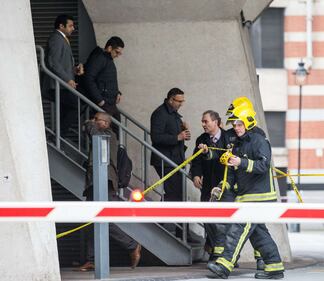 Maxi incendio a Londra: 2mila persone in fuga 2