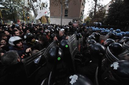 Monti in Bocconi: tafferugli tra polizia e centri sociali 2
