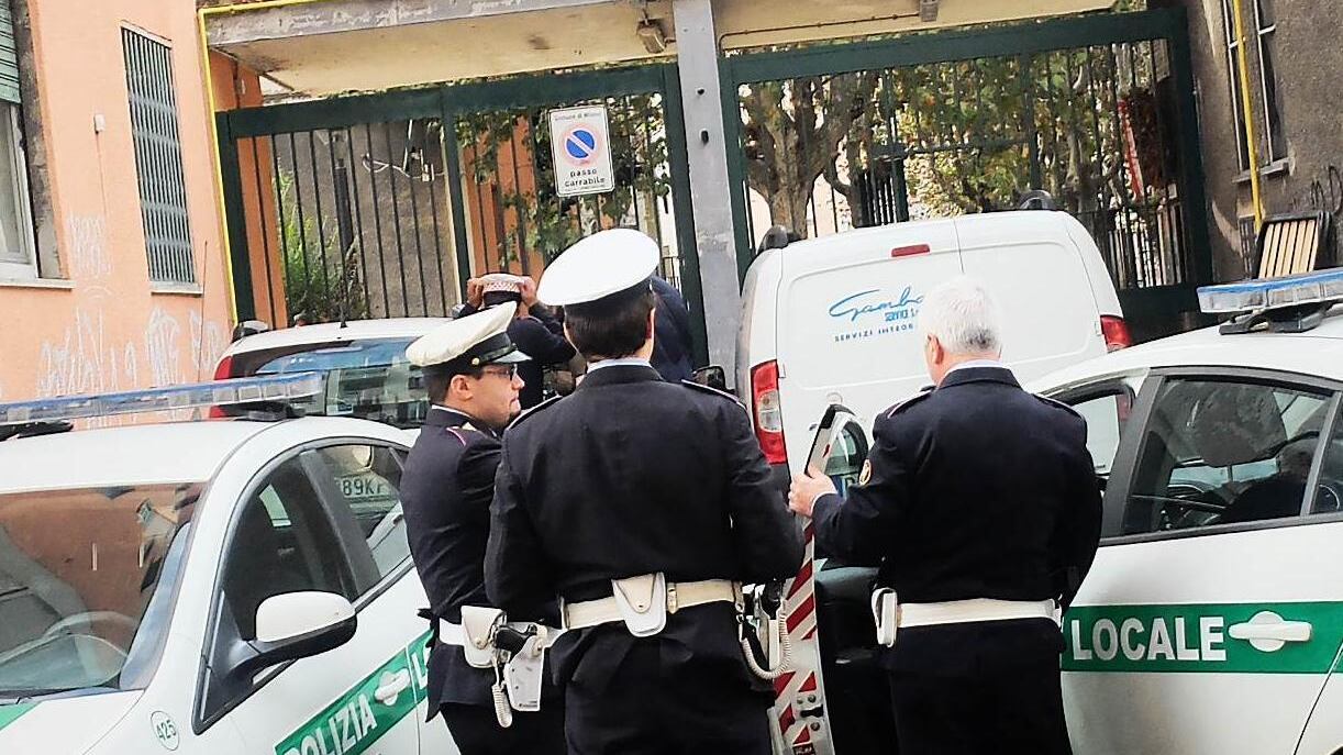 Auto distrutte ai residenti anti-degrado