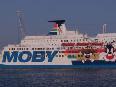 La nave Moby Zaza a Porto Empedocle 6