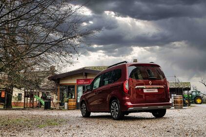 Nuovo Renault Kangoo E-Tech: guarda le foto 6