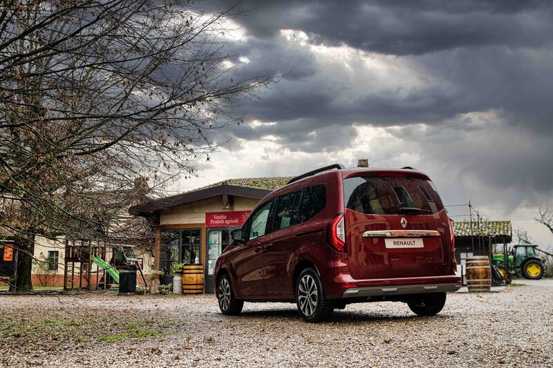 Nuovo Renault Kangoo E-Tech: guarda le foto 6