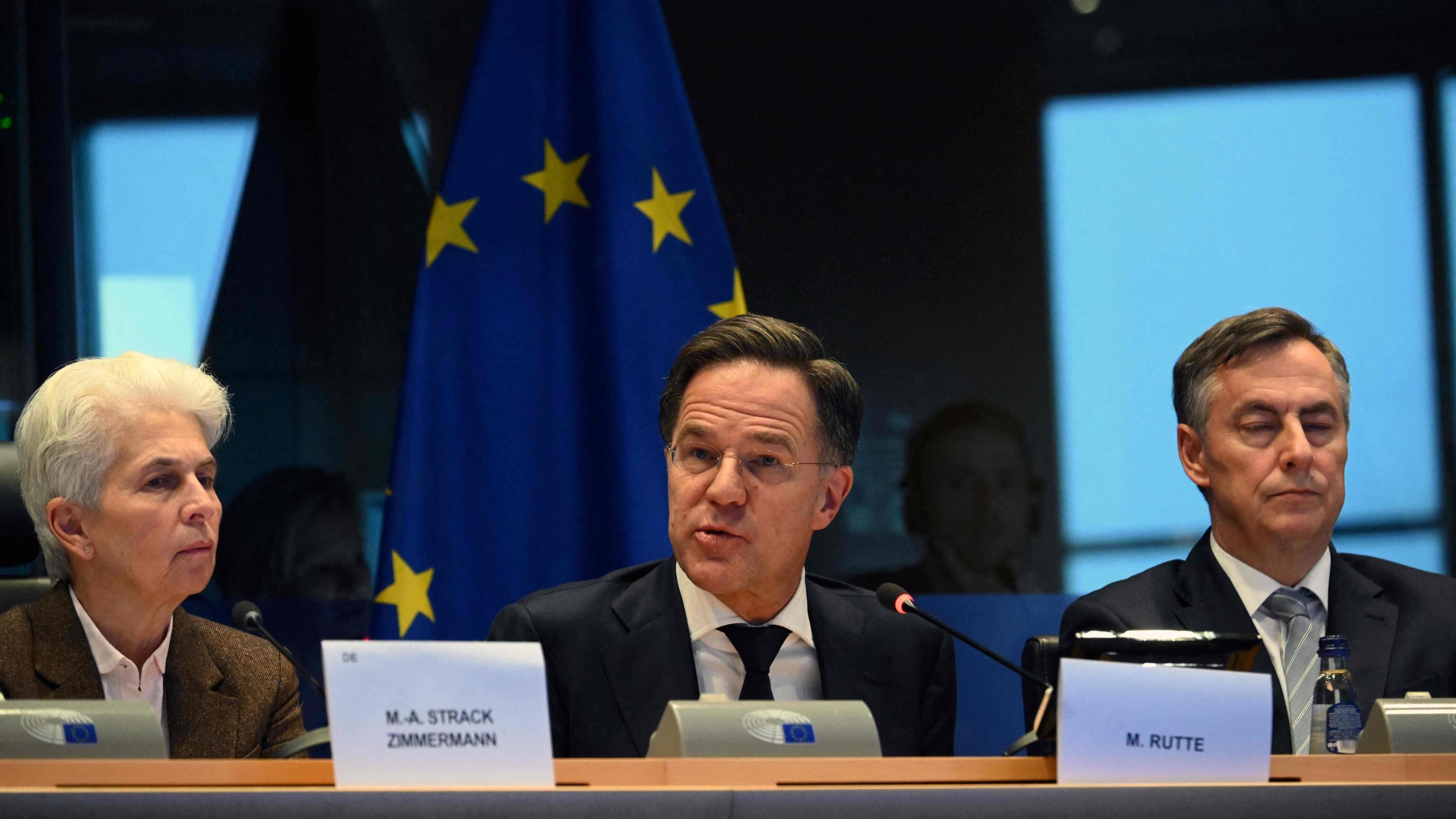 Rutte all'Ue si schiera con Trump: "Sul problema della sicurezza nell'Artico ha ragione. Difendere l'Europa senza gli Usa? Sognate"