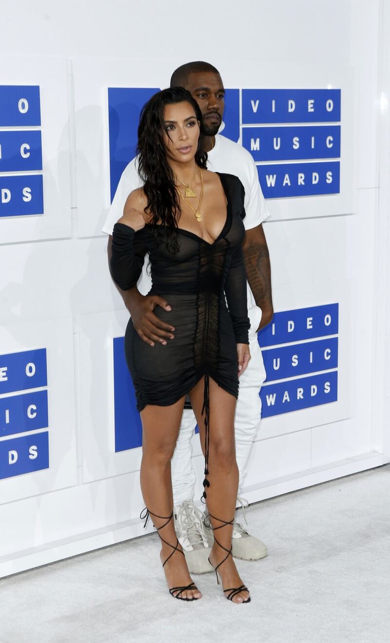 Kim Kardashian, la sensualità esplosiva 24