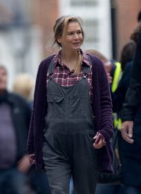 Bridget Jones mamma: Renée Zellweger col pancione sul set 14