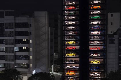 Singapore, il primo distributore automatico di auto di lusso 2