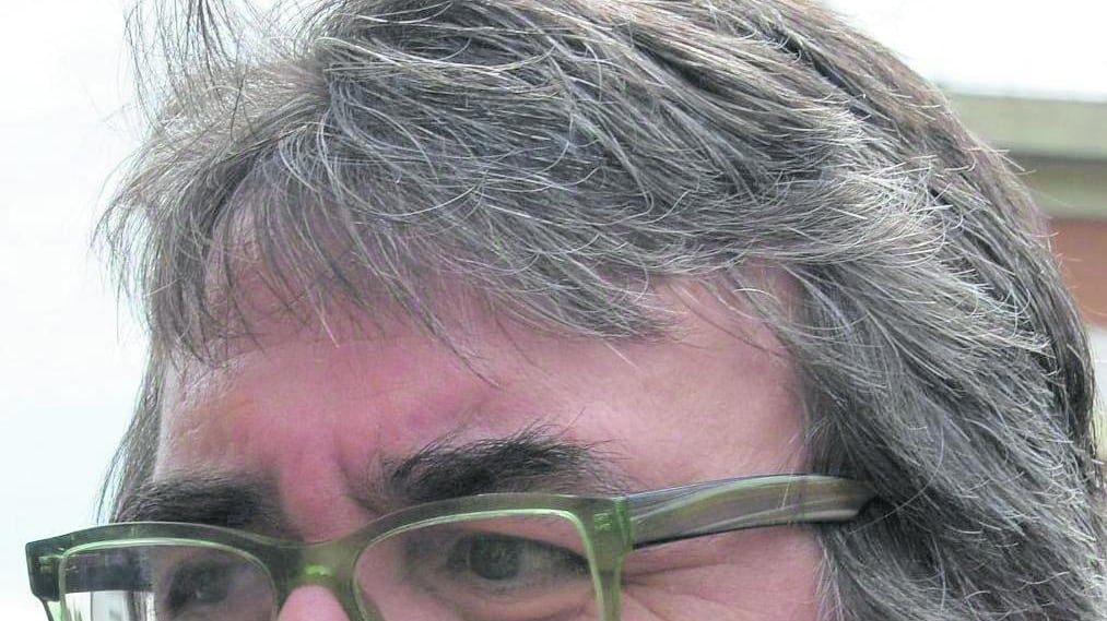 Don Biancalani resiste allo sgombero. E il vescovo di Pistoia lo "scomunica"