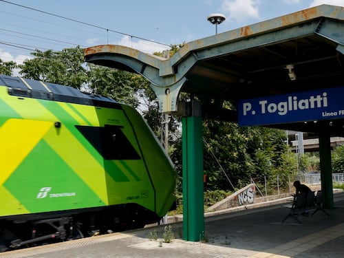 Delitto in stazione: difende l'amico da un rapinatore, ucciso col cacciavite