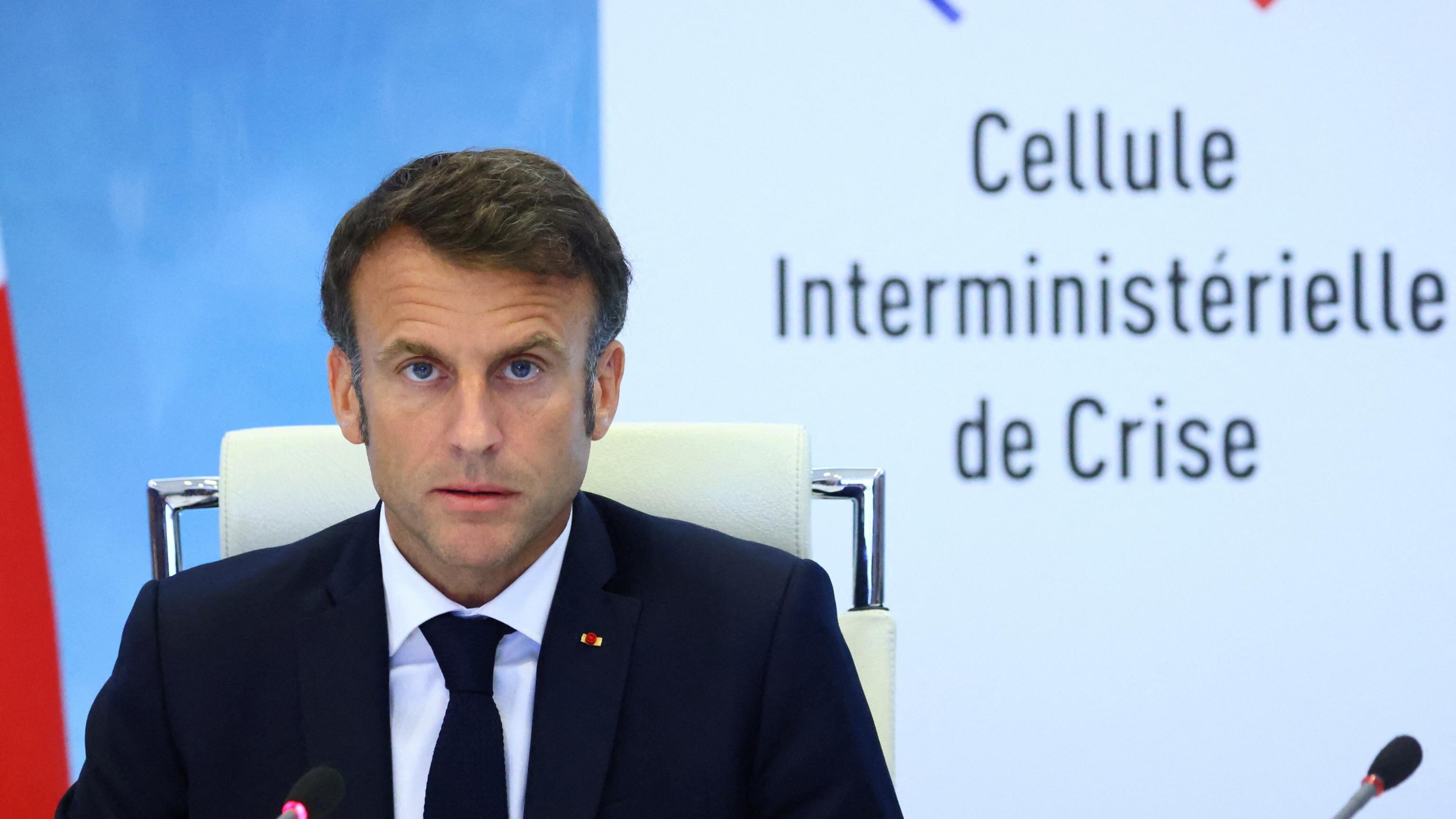 Macron ma che stai a dì?, addio Berlinguer e gli eco-vandali: quindi, oggi...