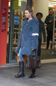 Bridget Jones mamma: Renée Zellweger col pancione sul set 35