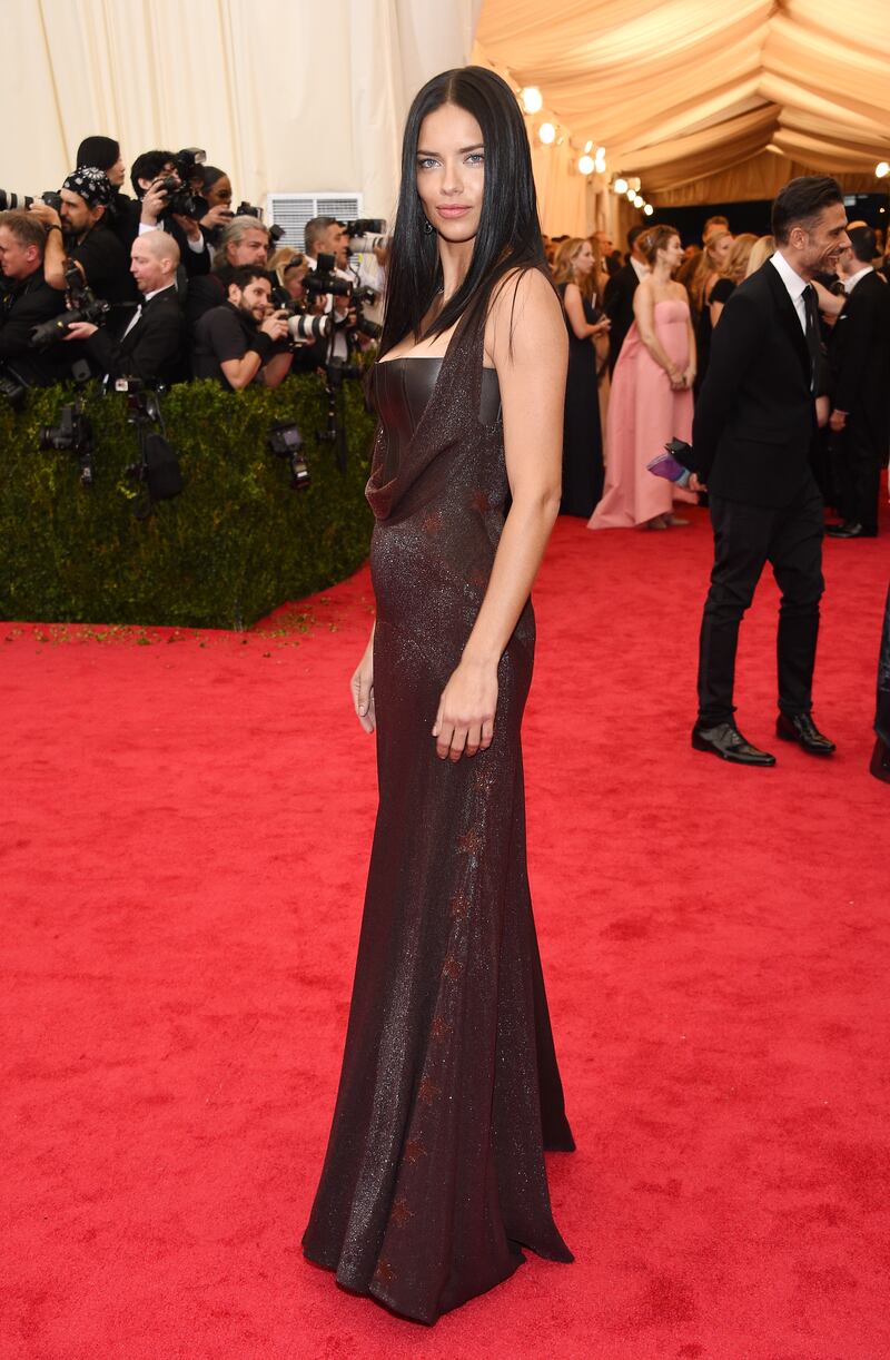 Adriana Lima, sexy immagini 16