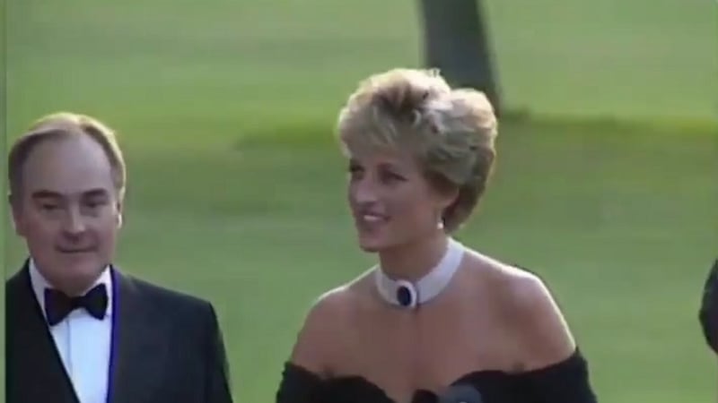 La vera storia del “Revenge Dress”, l’abito simbolo della libertà conquistata da Lady Diana