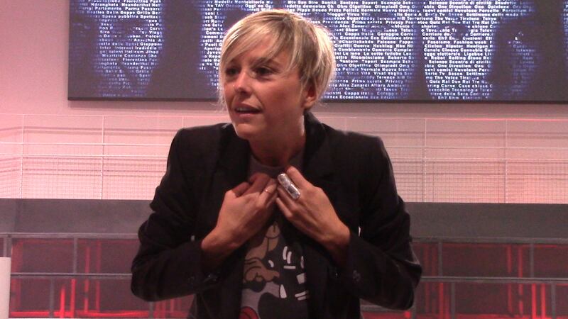 Nadia Toffa nello studio di "Openspace" 1