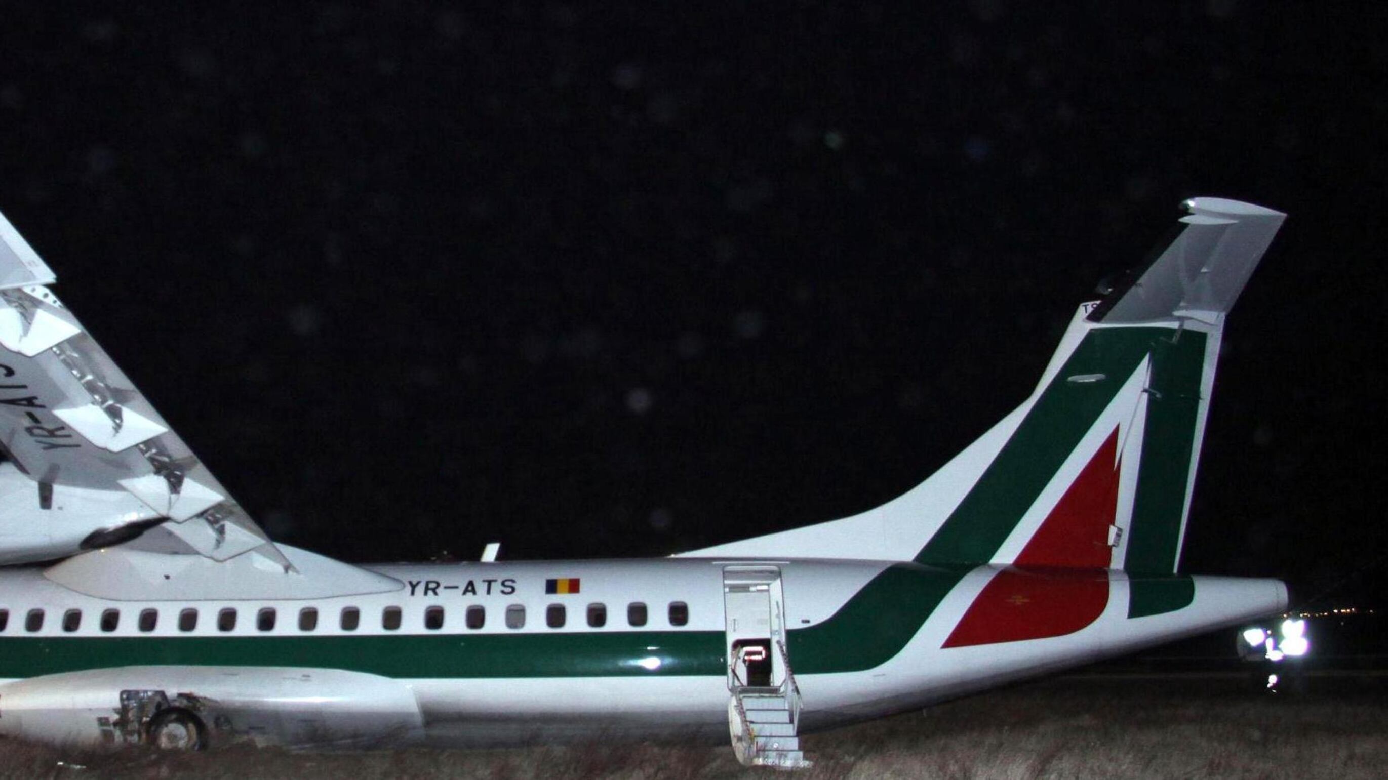 Alitalia finisce nella bufera: via la sigla dopo l'incidente DISASTRO SFIORATO SUL VOLO PISA-ROMA