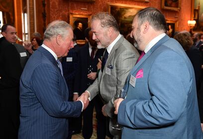 Il Principe Carlo: stretta di mano con Brian May dei Queen al The Princès Trust Awards 8