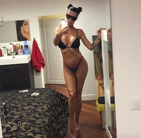 Antonella Mosetti, corsa sexy in spiaggia 10