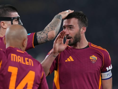 La Roma cala il tris alla Cremonese: i giallorossi agganciano il Napoli al terzo posto