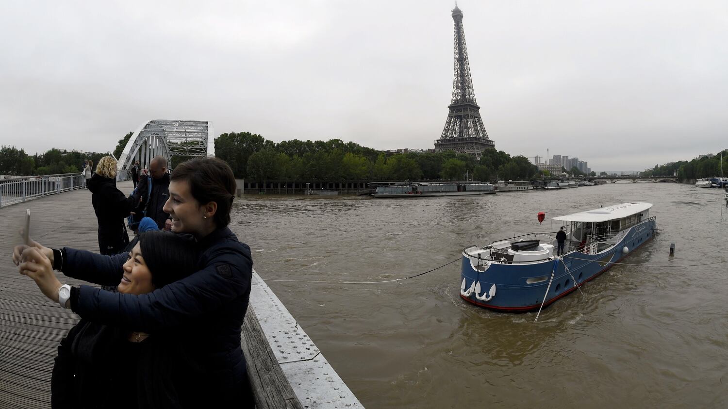 Maltempo in Francia, paura per la Senna