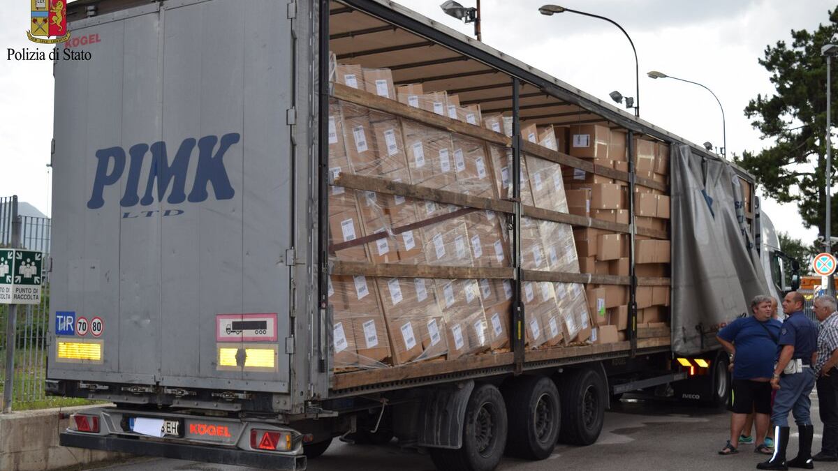 Sull'A1 legato sotto un camion L'odissea di un migrante 20enne