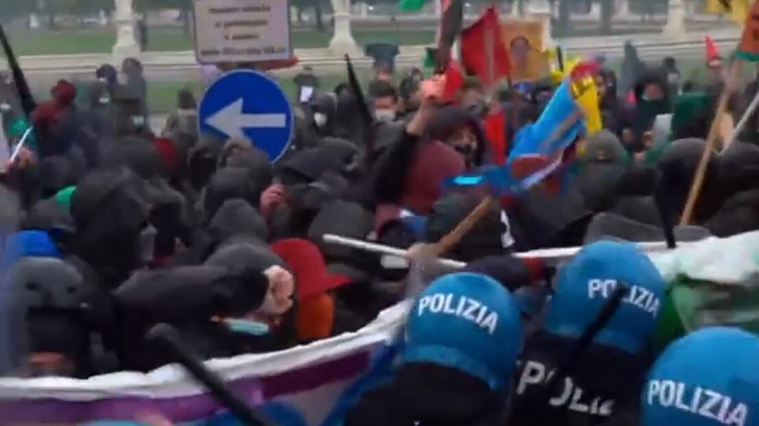Antagonisti e centri sociali scatenano il caos a Padova: la violenza della piazza rossa