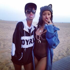 Rihanna choc festeggia la giornata della cannabis 5