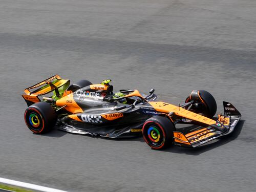 F1: Norris stritola Verstappen, la McLaren vince il GP d'Olanda. Leclerc sul podio