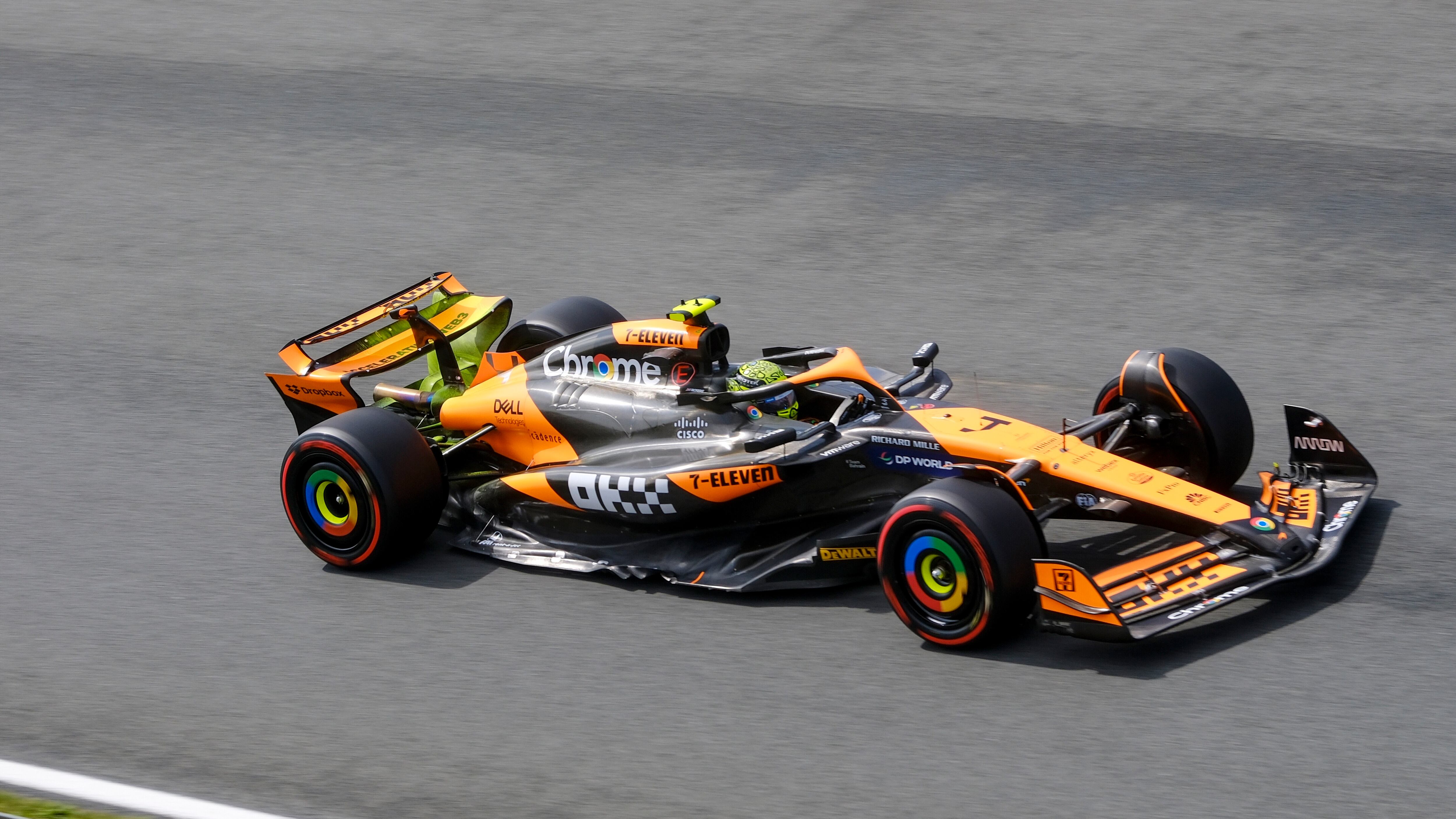F1: Norris stritola Verstappen, la McLaren vince il GP d'Olanda. Leclerc sul podio