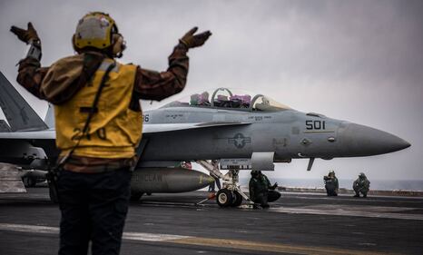 La portaerei Carl Vinson 6