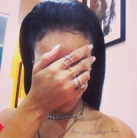 Rihanna, bikini rosso e vacanza alle Barbados 6