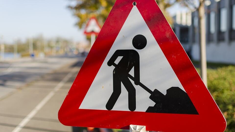 Morti due operai investiti da un’auto piombata sul cantiere