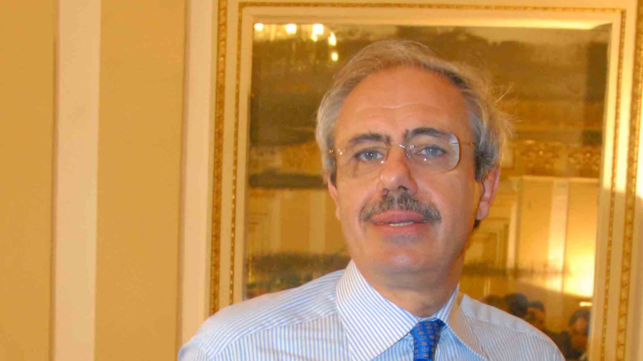 Sicilia, parla Lombardo? In un'ora di discorso 18 stenografi
