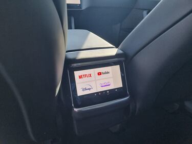 Tesla Model X Plaid, un’astronave da oltre 1.000 CV: guarda le foto 17