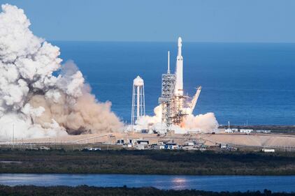 Parte il bus spaziale di Space X 6