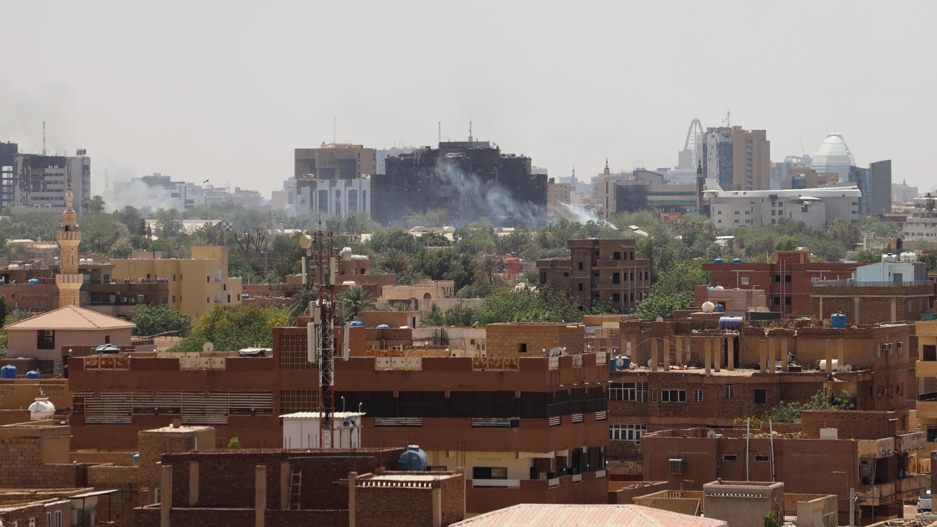 Sudan, militari nel laboratorio dell'Oms: "Alto richio biologico"