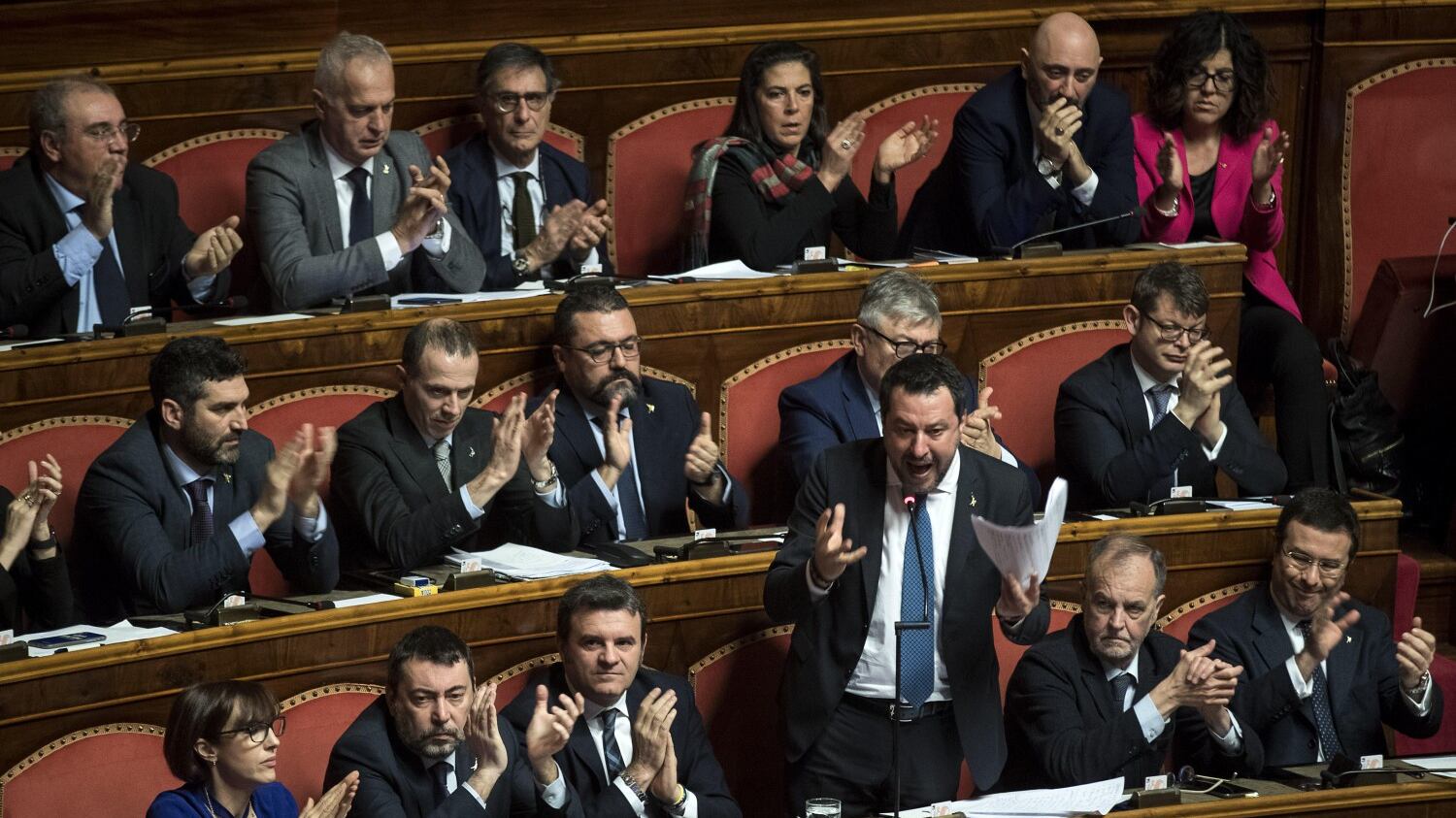 Ecco perché il Parlamento deve restare aperto