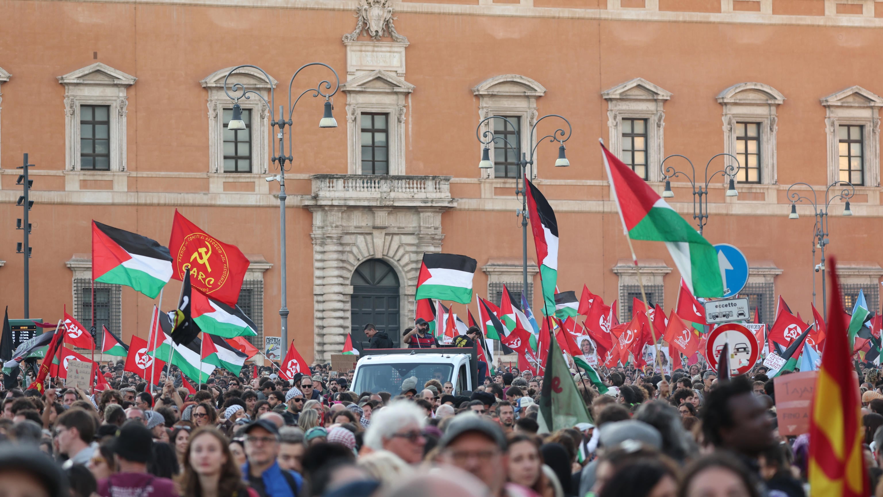 In piazza i numeri non tornano