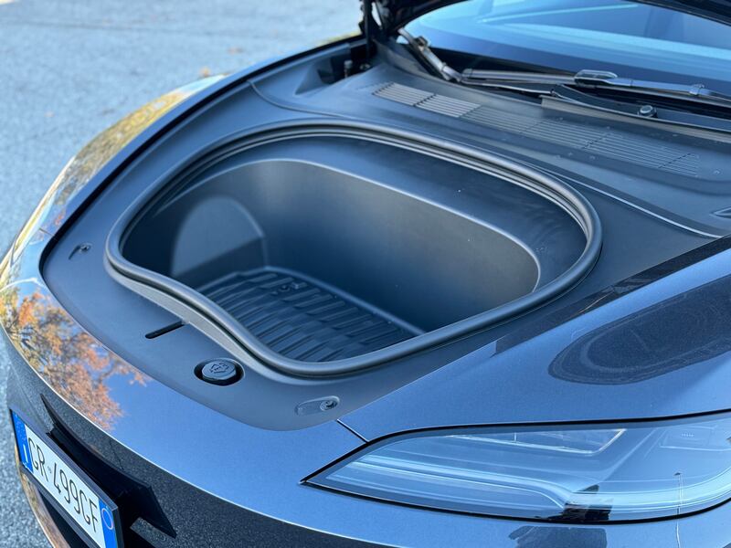 Tesla Model 3 Highland 2024: guarda la gallery 12