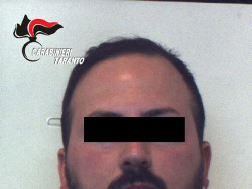L'agguato in pieno giorno a Taranto: un uomo ferito alle gambe