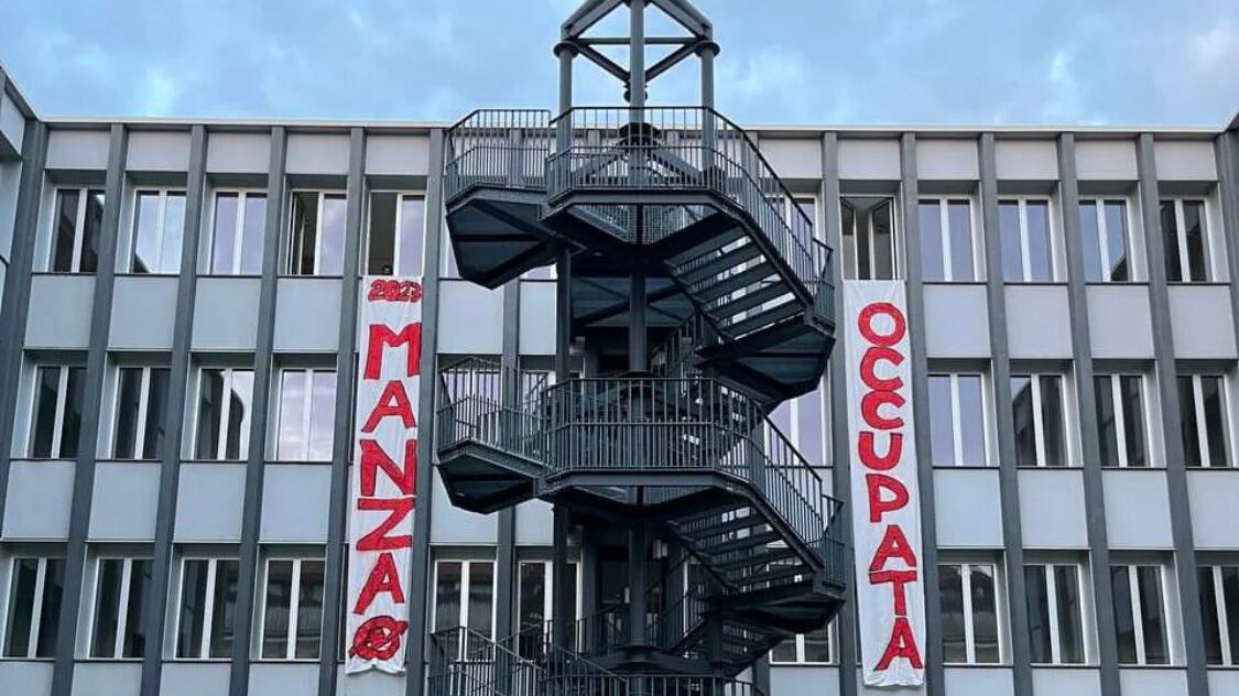 "Stressati per i voti". Gli studenti occupano il liceo di Milano