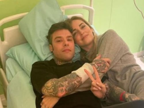 "Chiara rimane al suo fianco". Come sta Fedez dopo il ricovero al Fatebenefratelli