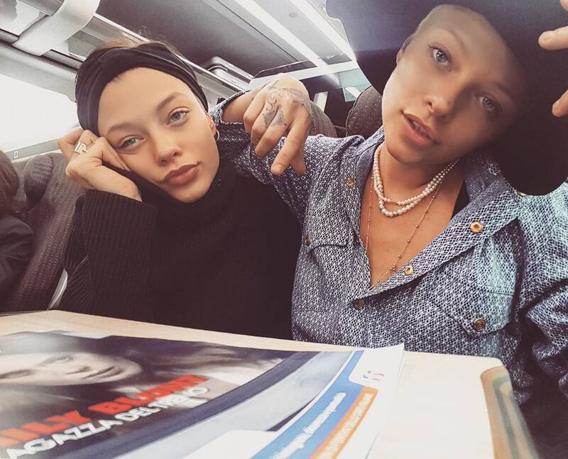 Nina Moric e le Donatella sexy su Facebook 32