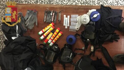 Torino, fermati anarchici con armi e maschere antigas