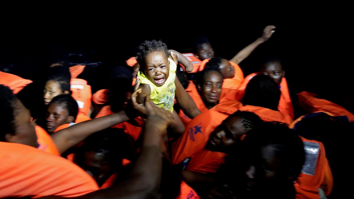Migranti, mentre l'Ue discute in Italia ne sbarcano altri 3.300