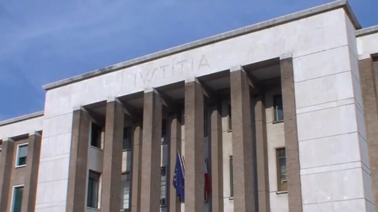 Latina, pesta la moglie per farla abortire: arrestato bengalese