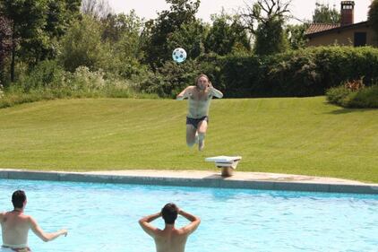 La passione per i tuffi di Uggetti (inguaiato dalle piscine) 1