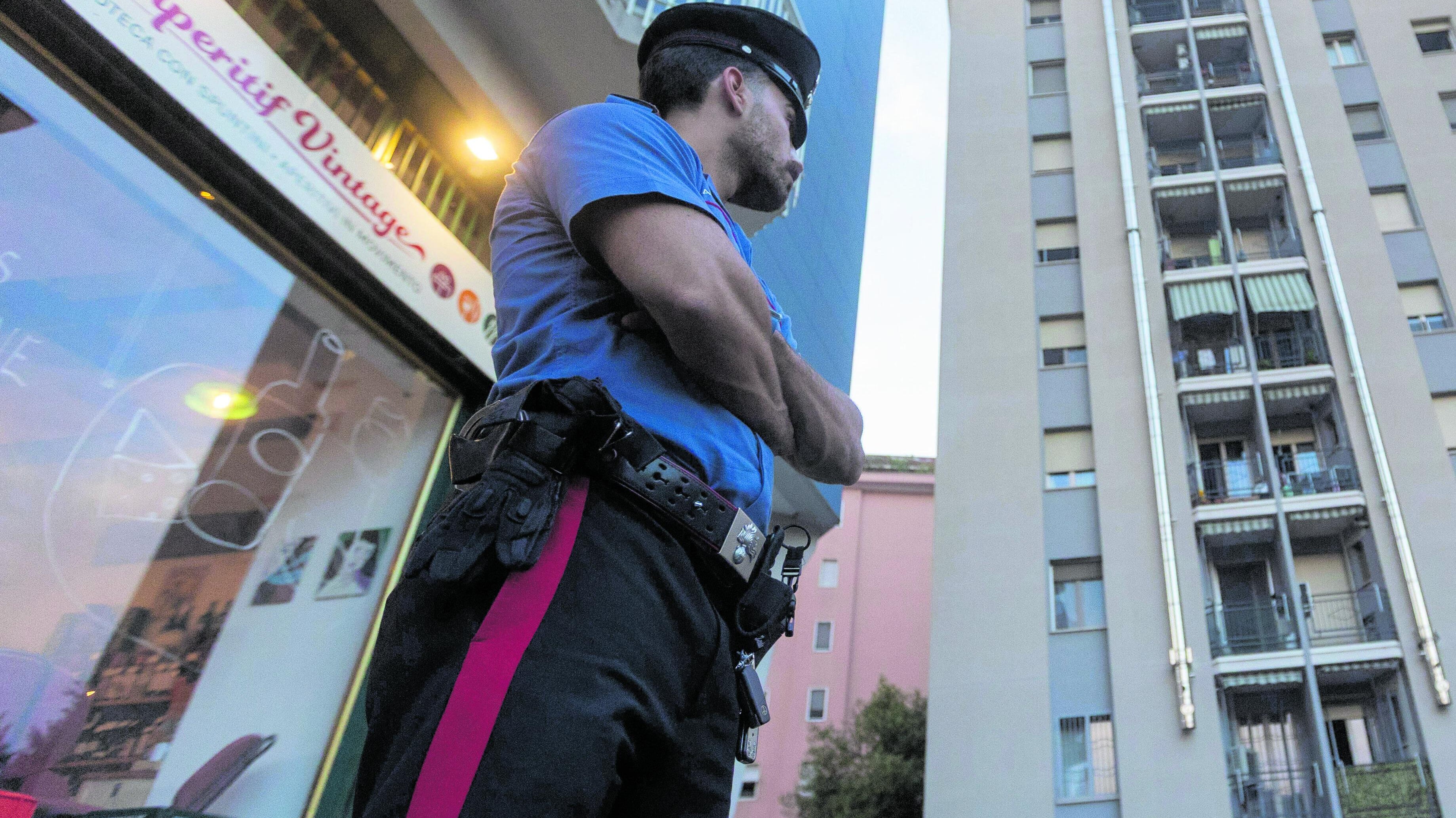 Rissa tra latinos: colombiano ferito a bottigliate e lasciato in strada