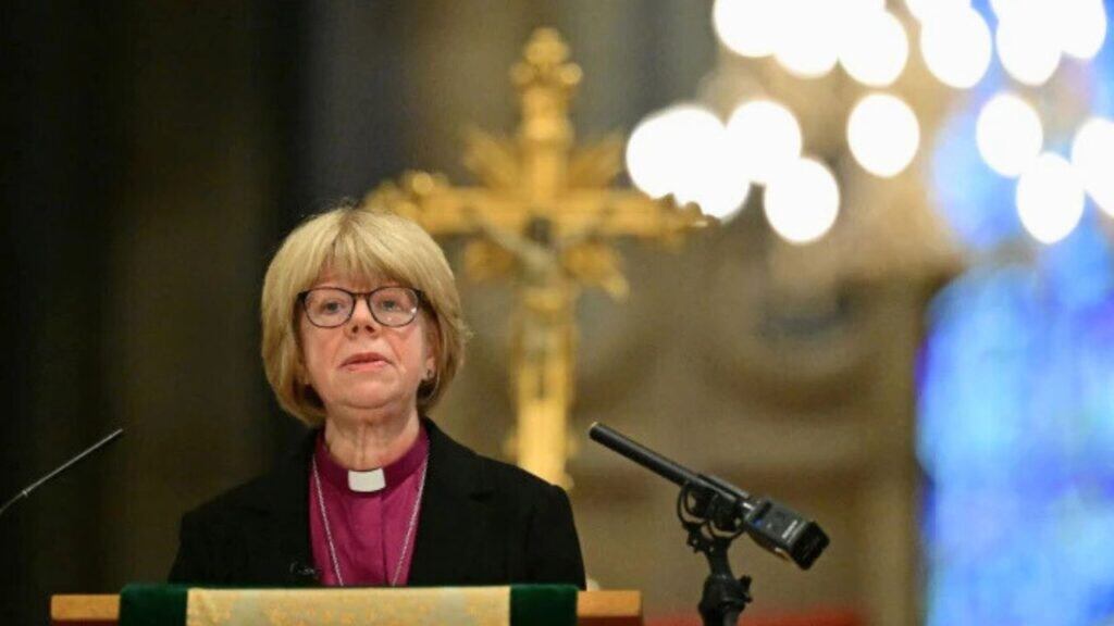 La prima "arcivescova" di Canterbury crea problemi e opportunità per il Papa